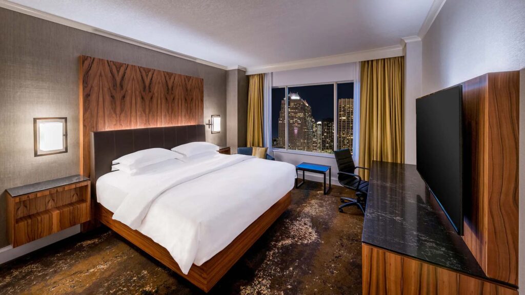 Hyatt Regency Calgary P302 King Night Open.16x9.jpg 1024x576