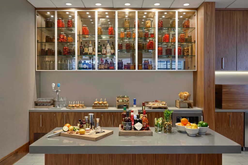 yycdt drinks 9707 hor clsc.jpg 1024x682