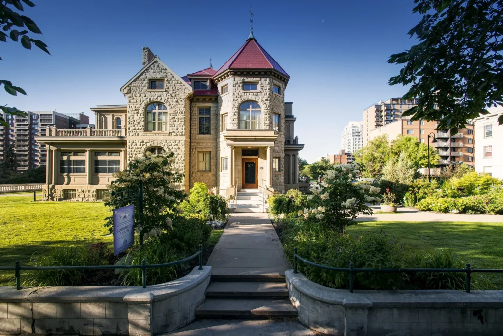 1OQ02R16O7JB.jpg 1024x683